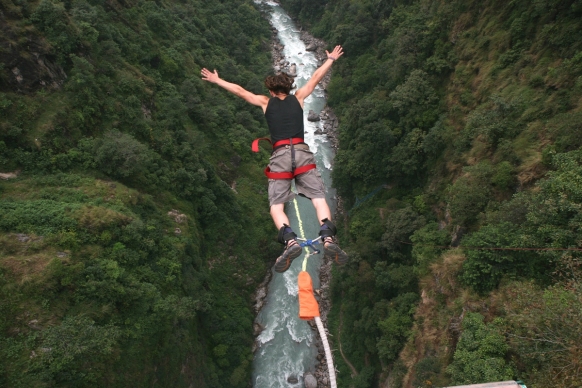 Mass bungee jump off bridge Mass bungee jump off bridge Featured Image