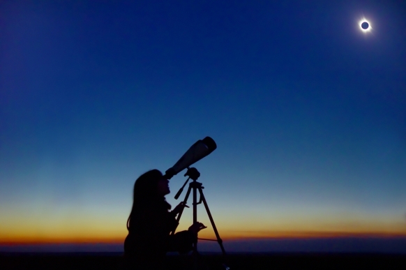 Total solar eclipse in Australia Total solar eclipse in Australia Featured Image