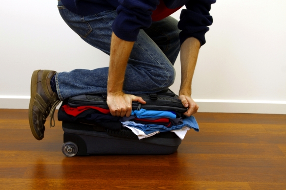 Man wears 70 items of clothing to avoid baggage fees Featured Image