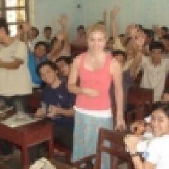 Volunteer teaching English