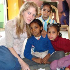 volunteer with street children delhi