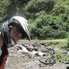Cycling to coroico through las yungas0bx